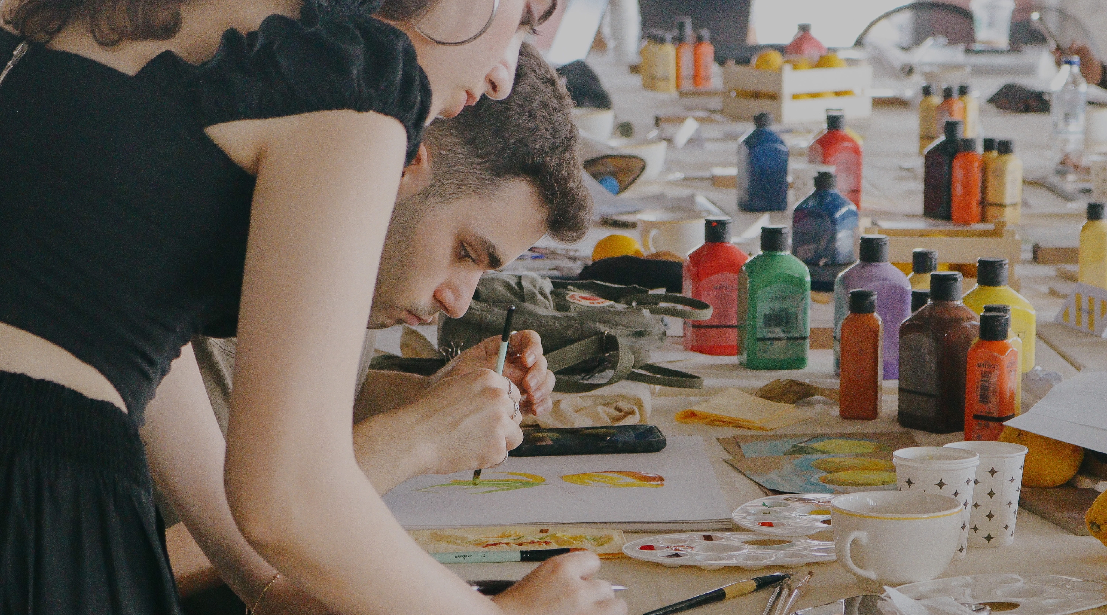 Mezzaluna, Sanata Bi Yer açtı.